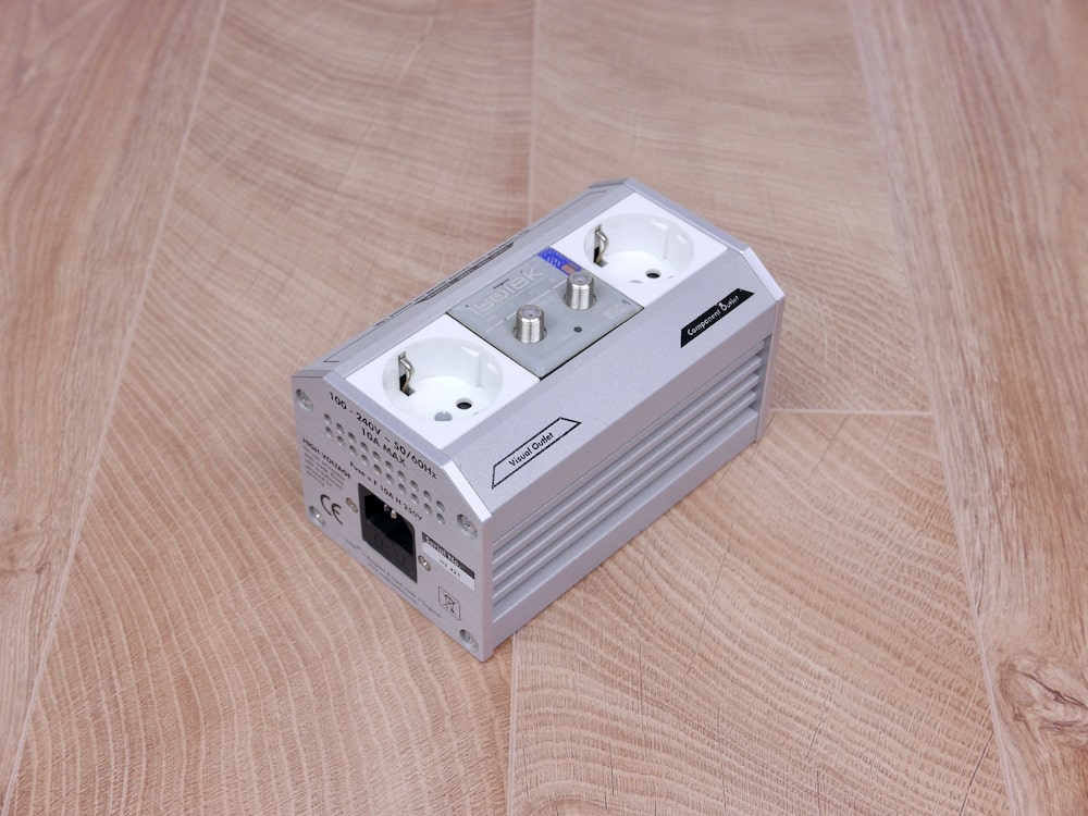 IsoTek EVO3 Mira Mains Power Conditioner 1