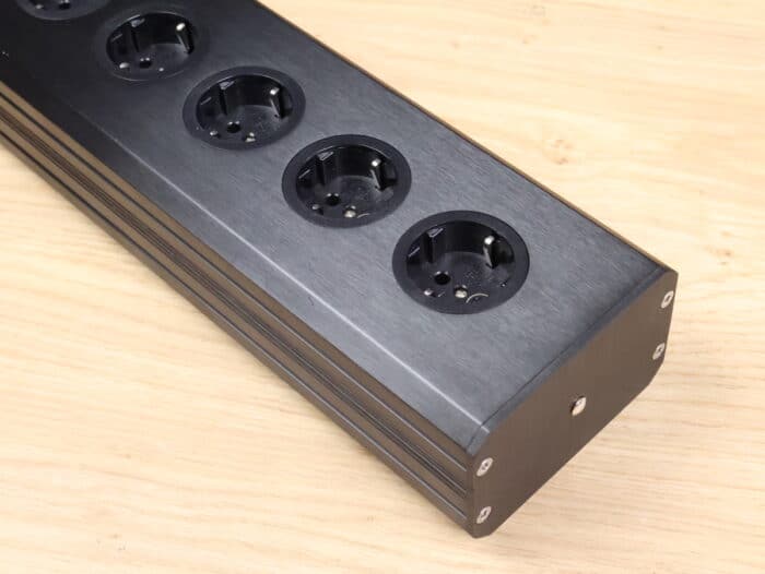 Chord Company PowerHAUS M6 highend audio power distributor 3
