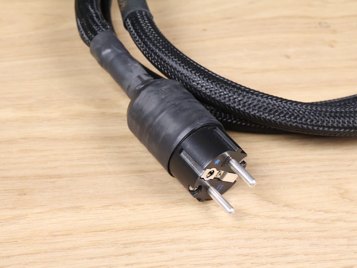 Harmonix X-DC2 Studio Master 1.0m電源ケーブル X-DC The finest AC power cables ever designed!