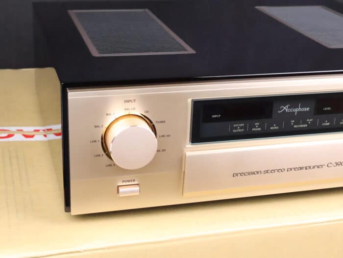 Accuphase C-3900 high end audio Preamplifier 2