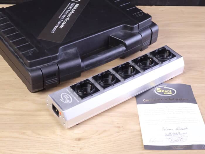 Silent Wire SilentSocket Referenz audio power distributor (5 sockets) 1